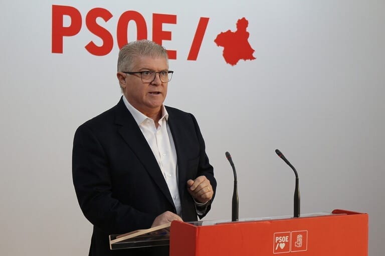 Pepe Vélez: “López Miras pretende tirarse toda la legislatura de juerga, viviendo del cuento y sin dar un palo al agua”