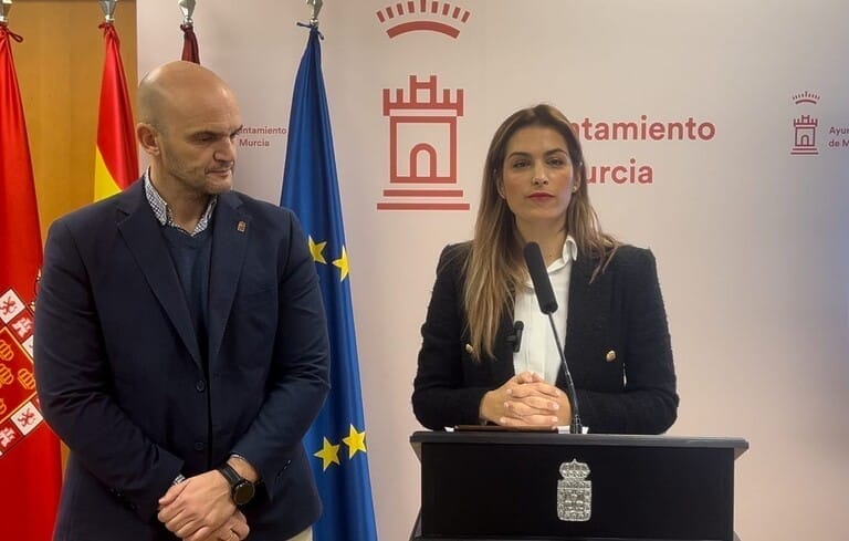 Fructuoso: “El PP de Ballesta ha decido que su modelo de municipio es el del humo, los coches en el centro, las bicis guardadas en las casas de cada uno y el autobús para otro día”