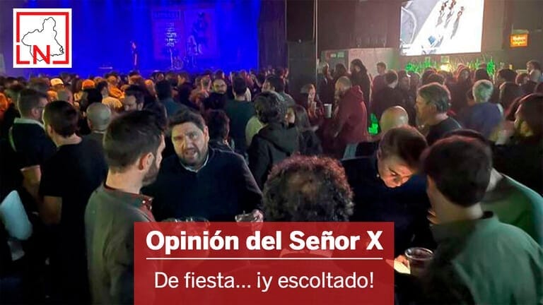 De fiesta... ¡y escoltado!