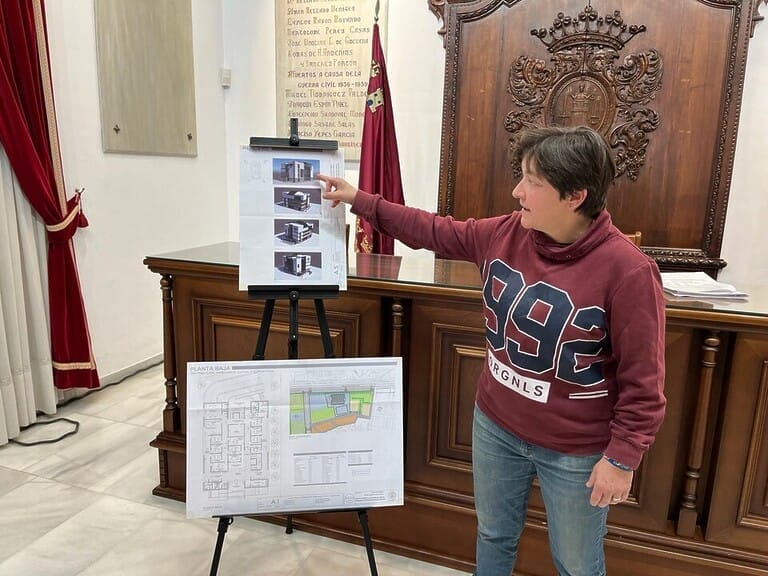 El PSOE de Lorca apoya a los trabajadores de Servicios Sociales ante la negativa de Fulgencio Gil de construir el nuevo edificio proyectado en la etapa de Diego José Mateos