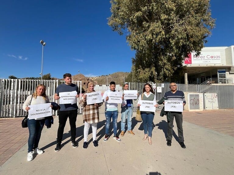 El PSOE de Lorca apoya a las familias del IES Bartolomé Pérez Casas y exige a López Miras que dote de servicio de transporte escolar a este centro educativo