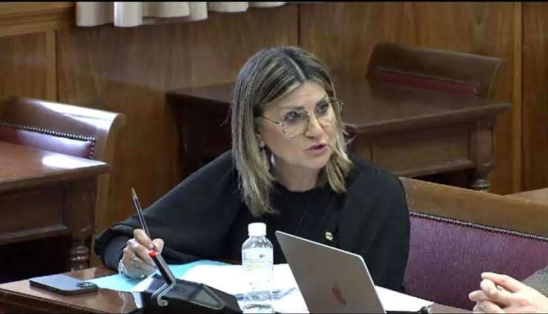 Mariló Flores: “Bernabé será recordado por sus mentiras y por ordenar cargas contra los vecinos que pedían el soterramiento”