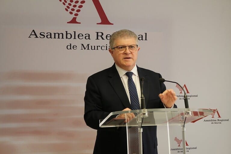 El PSOE pide la comparecencia del consejero de Educación en la Asamblea por el desastroso inicio del curso escolar en la Región