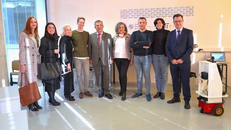 Desarrollan un robot asistente para ayudar a personas mayores a realizar ejercicios de estimulación y prevenir caídas