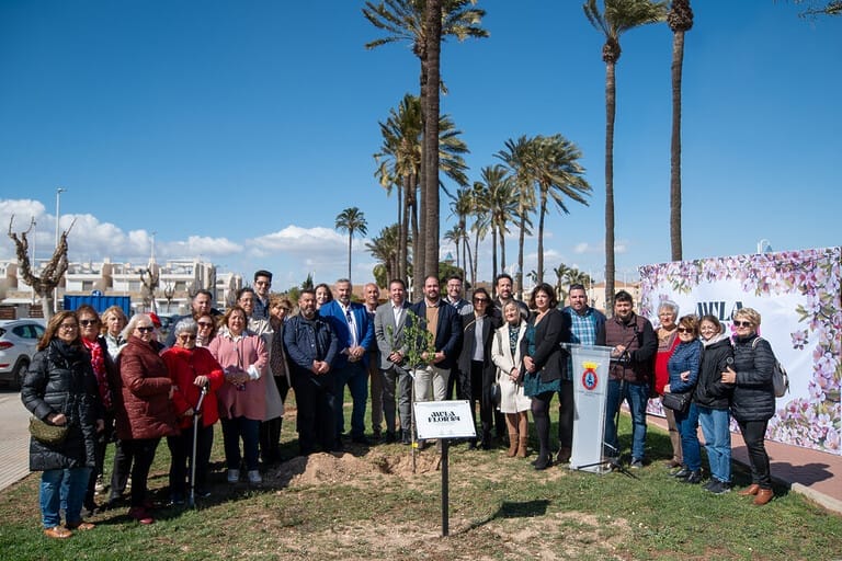 Mula y Los Alcázares se hermanan a través del almendro