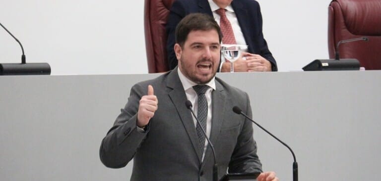 El PSOE exige al Gobierno de López Miras que defina las zonas tensionadas para facilitar el acceso al alquiler, aumente la vivienda pública y pague las ayudas