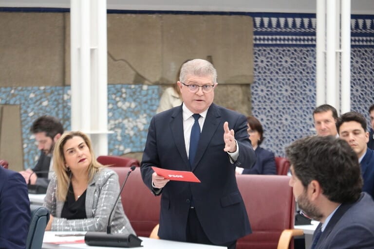 Pepe Vélez: “López Miras ha demostrado que piensa mucho en su sillón y nada en la gente”