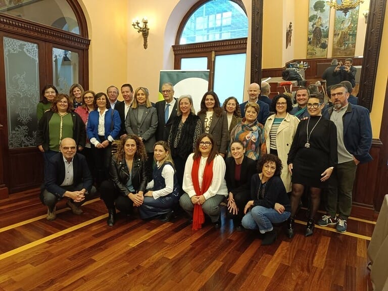 Plena inclusión Región de Murcia reúne a la administración y a la sociedad para dar a conocer su proyecto para que personas con discapacidad intelectual vivan en los barrios