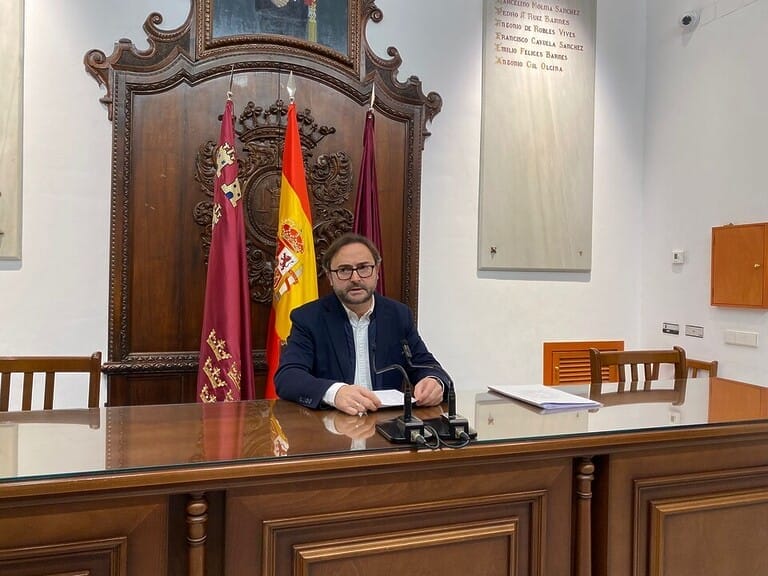 Fulgencio Gil y VOX confirman su traición a todos los lorquinos con una subida del 3,5% de la factura del agua y un 22% el recibo de la basura