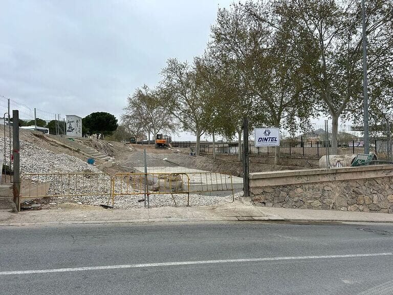 La nefasta gestión del Partido Popular en Lorca y su incapacidad de supervisar las obras del Huerto de la Rueda deja a vendedores y clientes del mercado sin el aparcamiento durante seis semanas