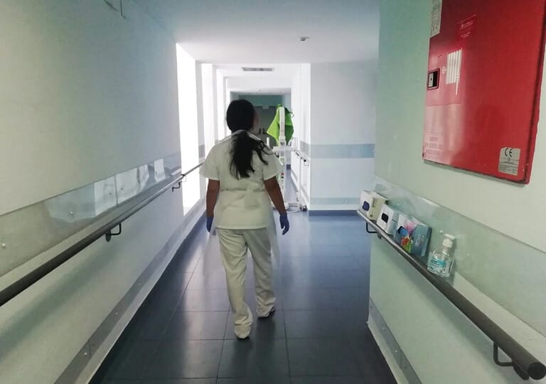 Las TCAE de la Domingo Sastre al borde del agotamiento por la falta de personal en la residencia lorquina