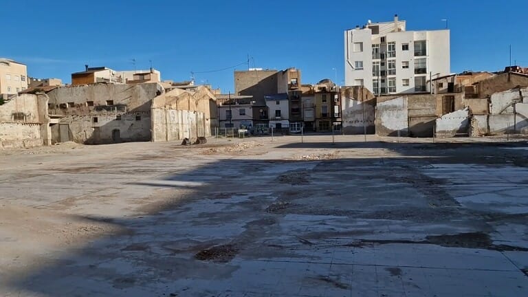 El PSOE de Lorca vuelve a exigir a Fulgencio Gil que ponga a disposición de todos los lorquinos el aparcamiento provisional en el solar del futuro Centro de Salud de San Cristóbal para Semana Santa