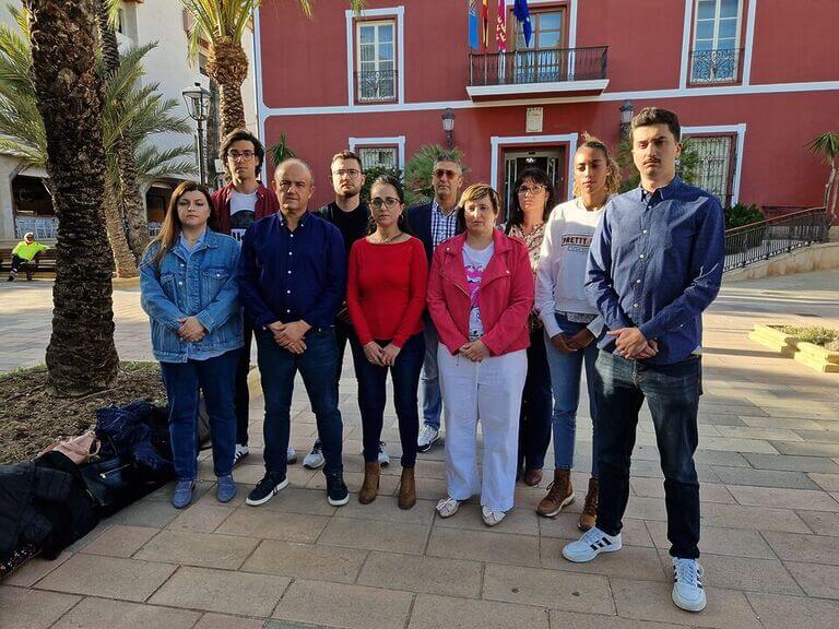 La alcaldesa antidemocrática del PP en Alhama, María Cánovas, decide suspender los plenos a las 12 de la noche, dejando sin voz a oposición y vecinos