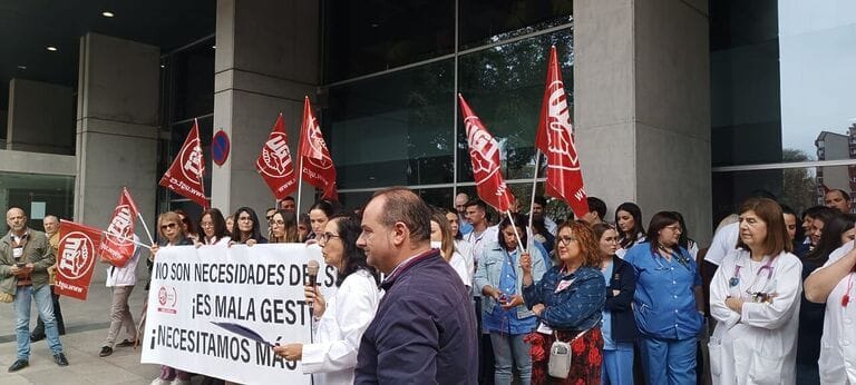 UGT critica que el SMS pretenda castigar a su personal desplazando las vacaciones fuera del periodo estival por falta de previsión