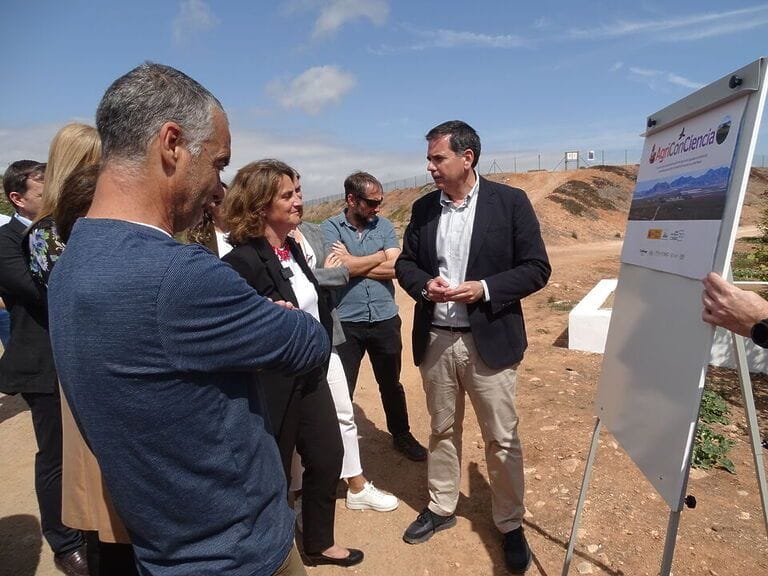 La vicepresidenta tercera Teresa Ribera visita el proyecto AgriConCiencia