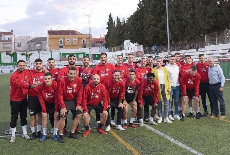 El Ayuntamiento instala nueva iluminación en el Campo de Fútbol de “La Caverina”