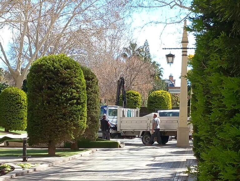 El PSOE de Lorca denuncia el derroche de fondos públicos por parte del Partido Popular en el traslado de letras metálicas al recinto ferial del Huerto de la Rueda