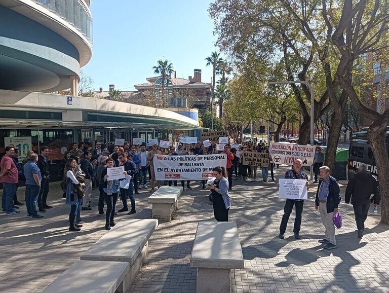 CCOO valora muy positivamente las movilizaciones  de protesta contra las políticas de personal del equipo de Gobierno del PP del Ayuntamiento de Murcia