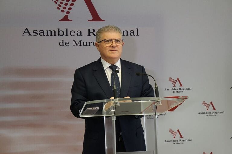 Pepe Vélez: “El PP y Vox pretenden reducir al mínimo el control al Gobierno en la Asamblea para que la ciudadanía no sepa lo que pasa en esta Región”