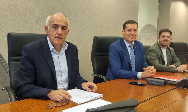 Martínez Baños: “PP y Vox impiden que el Gobierno regional regule la normativa para facilitar la instalación de placas solares a las comunidades de propietarios”