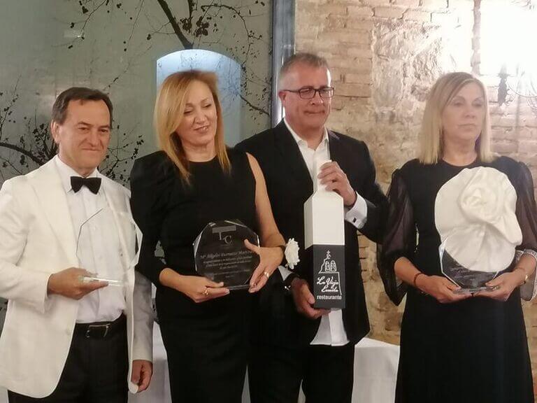 La familia Carchela crece en la fiesta en Blanco y Negro