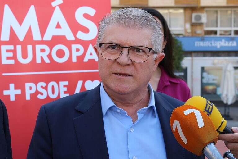 Pepe Vélez: “Los nuevos voceros de la ultraderecha, Núñez Feijóo y López Miras, han dejado en el paro a Abascal y Antelo”