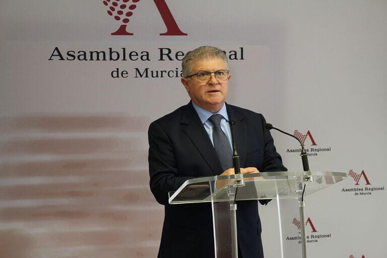Pepe Vélez: “López Miras lleva cuatro años incumpliendo la Ley del Mar Menor y ahora pretende desmantelarla, como quiere la ultraderecha”