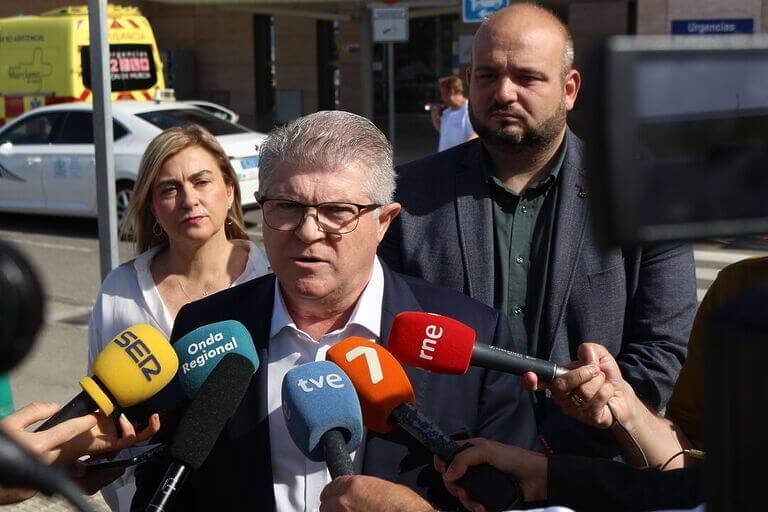 Pepe Vélez: “López Miras merece ser reprobado por asfixiar la sanidad pública, castigar al personal sanitario y poner en riesgo la salud de las personas”