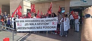 Los médicos de urgencias del área de Cartagena dicen sentirse agotados, con la soga al cuello, y piden al SMS más personal y que cese este maltrato continuado