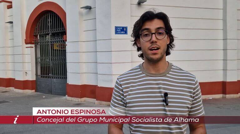 La alcaldesa del PP, María Cánovas, ha convertido el Ayuntamiento de Alhama en la casa de Tócame Roque