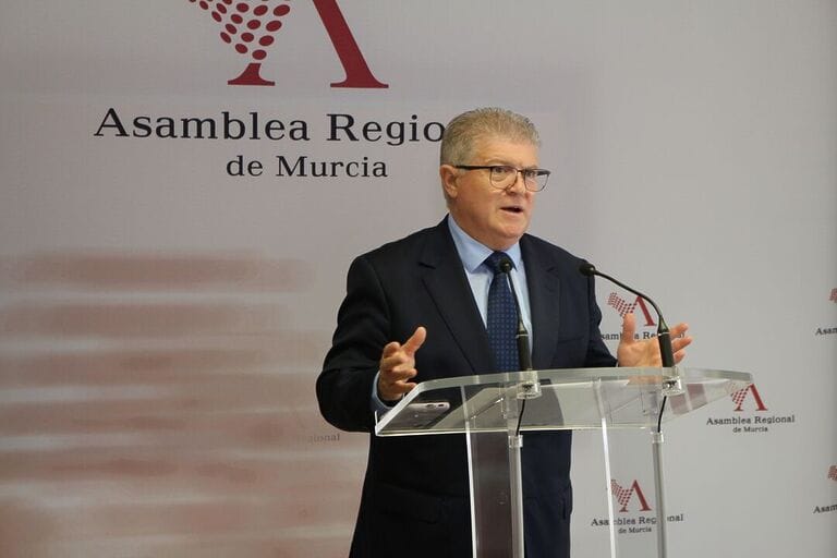 Pepe Vélez: “PP y Vox acosan a dos diputados por ejercer su derecho a la conciliación familiar”