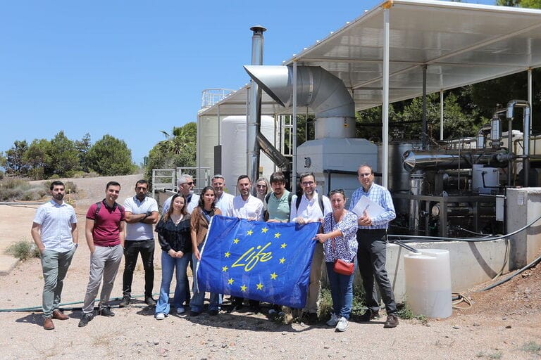 Combinan siete tecnologías de desalación y desnitrificación para recuperar con energía renovable 20 metros cúbicos diarios 