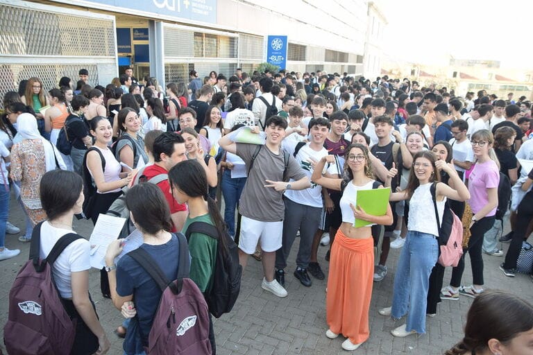 Salud mental e Inteligencia Artificial, temas de los comentarios de texto del primer examen de la EBAU en la Región de Murcia