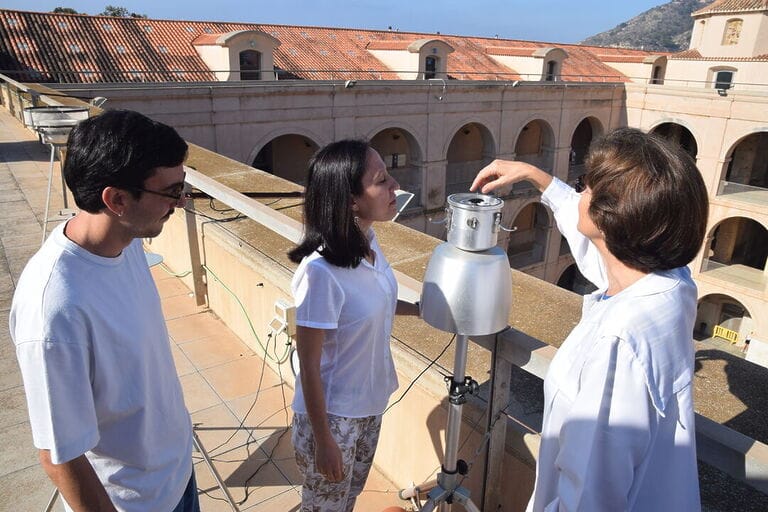 Los análisis de aerosoles de la UPCT constatan que la época de polinización y síntomas alérgicos se ha alargado en los últimos 30 años