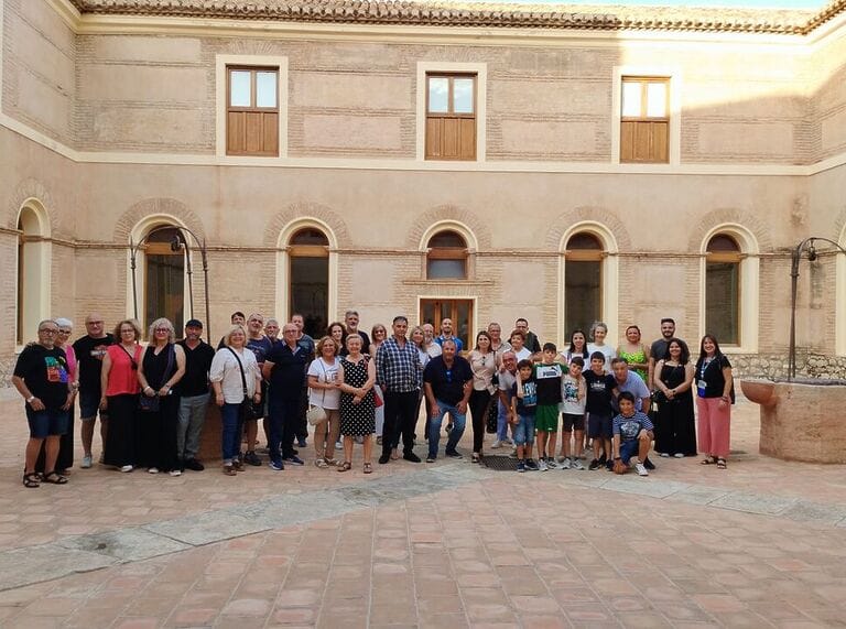 Mula atrae a visitantes en las visitas guiadas del fin de semana