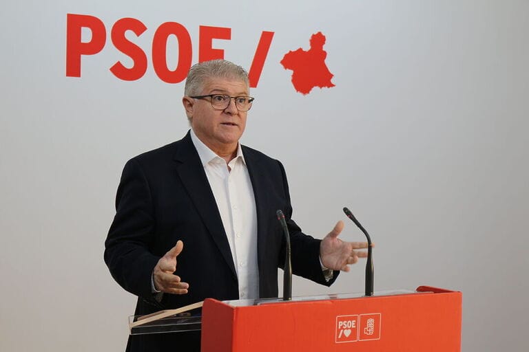 Pepe Vélez: “López Miras prefiere a Vox y Alvise antes que trabajar junto a un Gobierno de España que está comprometido como ningún otro con nuestra Región”