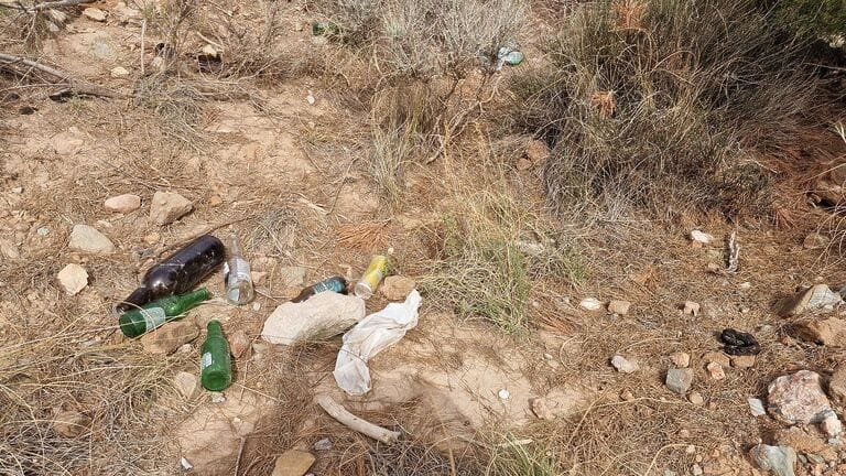 El PSOE solicitará al Ayuntamiento de Lorca una intervención urgente en los aledaños del castillo para recoger la basuraleza abandonada en este entorno natural