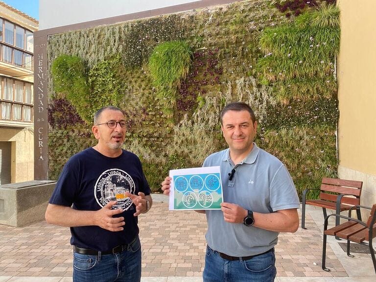 El PSOE solicitará al Ayuntamiento de Lorca la adhesión del municipio al Acuerdo por una Ciudad Verde “Green City Accord” de la Unión Europea Juan Carlos Segura: “El Acuerdo por una Ciudad Verde es un movimiento de ciudades europeas comprometidas con la conservación del medio ambiente, mediante acciones para hacerlas más verdes, limpias y saludables” Lorca, 14 de junio de 2024 El concejal del Grupo Municipal Socialista, Juan Carlos Segura, ha anunciado hoy que, durante el próximo pleno municipal, el PSOE presentará una moción para que el Ayuntamiento de Lorca se adhiera al acuerdo por una Ciudad Verde o Green City Accord, cumpliendo con los objetivos que plantea este proyecto en la ciudad de Lorca. “El Acuerdo por una Ciudad Verde es un movimiento de ciudades europeas comprometidas con la conservación del medio ambiente, mediante acciones para hacerlas más verdes, limpias y saludables, mejorando la calidad del aire y del agua, conservando la naturaleza, fomentando la economía circular y reduciendo la contaminación acústica”, afirmaba Segura Ruiz. Juan Carlos Segura, explicaba, “es necesario actuar en favor de ciudades más verdes porque el 70% de la población de la UE vive en zonas urbanas con alta contaminación, superando los límites establecidos y causando consecuencias graves. Además, el 40% de la población está expuesta a niveles de ruido perjudiciales, afectando la calidad del sueño. La mejora del aire, agua, reducción del ruido y acceso a espacios naturales impactan directamente en la salud, haciendo crucial el Acuerdo por una Ciudad Verde. Muchas ciudades españolas ya se han unido a esta iniciativa”. “Cumplir los objetivos del Green City Accord implica mejorar la calidad del aire conforme a las recomendaciones de la OMS y las normas de la UE, optimizar el uso del agua, conservar y aumentar la biodiversidad urbana mediante la mejora de zonas verdes y la restauración de ecosistemas, avanzar hacia una economía circular en la gestión de residuos, y reducir significativamente la contaminación acústica según las recomendaciones de la OMS”, continuaba el edil socialista. “Desde el PSOE de Lorca, instamos al resto de partidos políticos a sumarse a esta iniciativa que supondrá un beneficio para la ciudad, y sobre todo, para los lorquinos y lorquinas. Si Lorca aspira a ser una capital subregional y cabeza de comarca en la Región de Murcia, sin duda, adherirnos al Acuerdo por una Ciudad Verde, más limpia y saludable, va a contribuir de una manera definitiva para asentarnos como ciudad relevante dentro de la región”, finalizaba el concejal.