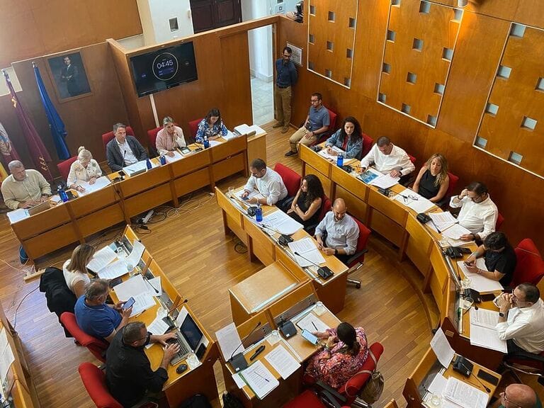 PP y VOX impiden sacar adelante una propuesta del PSOE para solucionar el caos que ha generado Fulgencio Gil dejando más de 500 de familias lorquinas fuera de las escuelas de verano 