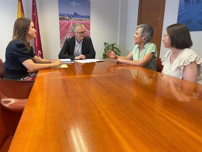 Reunión con el consejero de Salud de la Comunidad Autónoma de la Región de Murcia para tratar los asuntos más importantes en materia sanitaria de Calasparra