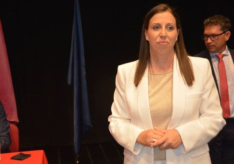 La alcaldesa de ceutí recurre al pleno del Ayuntamiento para ser atendida por el Presidente de la Región de Murcia