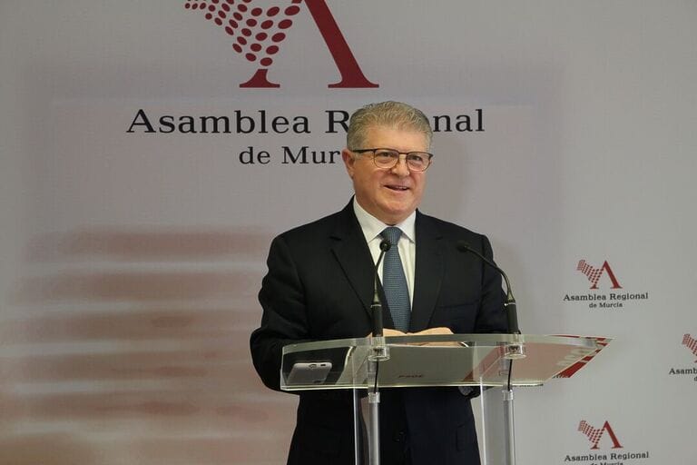 Pepe Vélez: “Feijóo ha ordenado a López Miras que aproveche el Debate del Estado de la Región para hacer oposición al Gobierno de España”