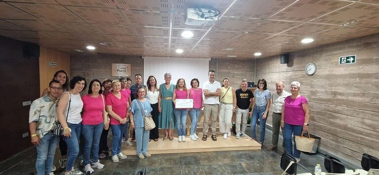Las empresas Tecminsa y Qalat, gestoras de la Cueva del Puerto donan 1.500 euros al Colectivo Calasparra Se Mueve para la investigación en la lucha contra el cáncer