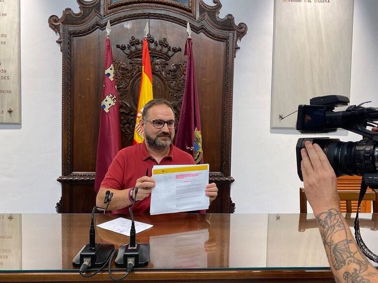 Mateos anuncia que el Gobierno de España aprueba el decreto de ayudas de 500.000€ para los damnificados por los terremotos a pesar de la inacción del gobierno regional