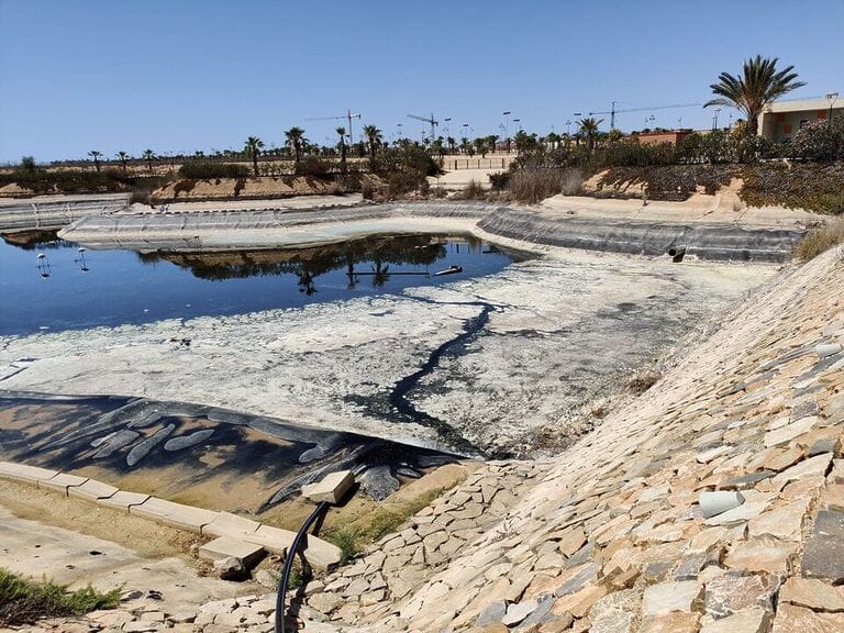 El PSOE de Alhama denuncia que se está llenando un lago ornamental con agua potable