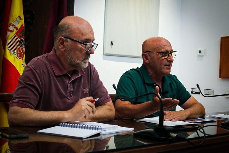 Los líderes local y regional de IU afirman que “las captaciones delictivas de agua y la desecación de ríos y manantiales son posibles por la complicidad de los poderes”