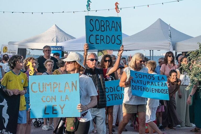 Más de mil personas se unen en Los Alcázares para celebrar el Festival Voces del Mar Menor