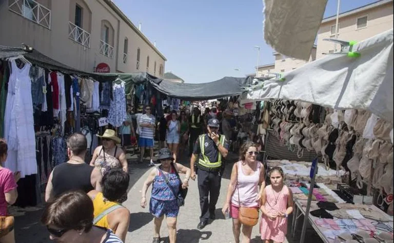 El PSOE de Cartagena denuncia la falta de proyecto del Gobierno de PP y Vox para el mercadillo de Cabo de Palos