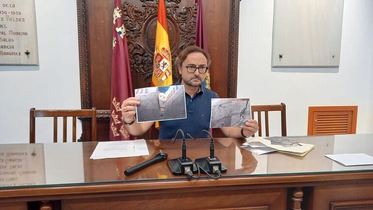 El PSOE de Lorca alerta del posible riesgo que puede tener la intención de Fulgencio Gil de derribar el edificio del antiguo Centro Comarcal de Salud para los vecinos de la calle Barandillas
