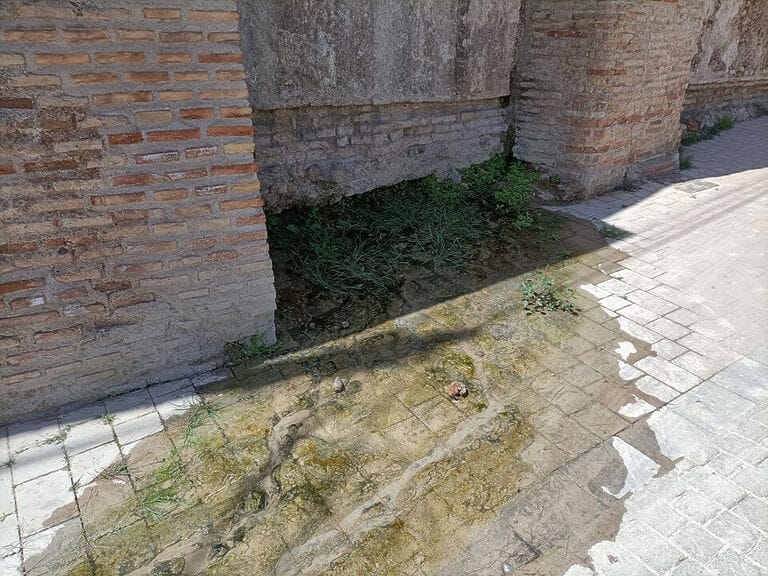 Huermur alerta de preocupantes filtraciones y pérdidas de agua en el acueducto BIC de la Rueda de La Ñora.
